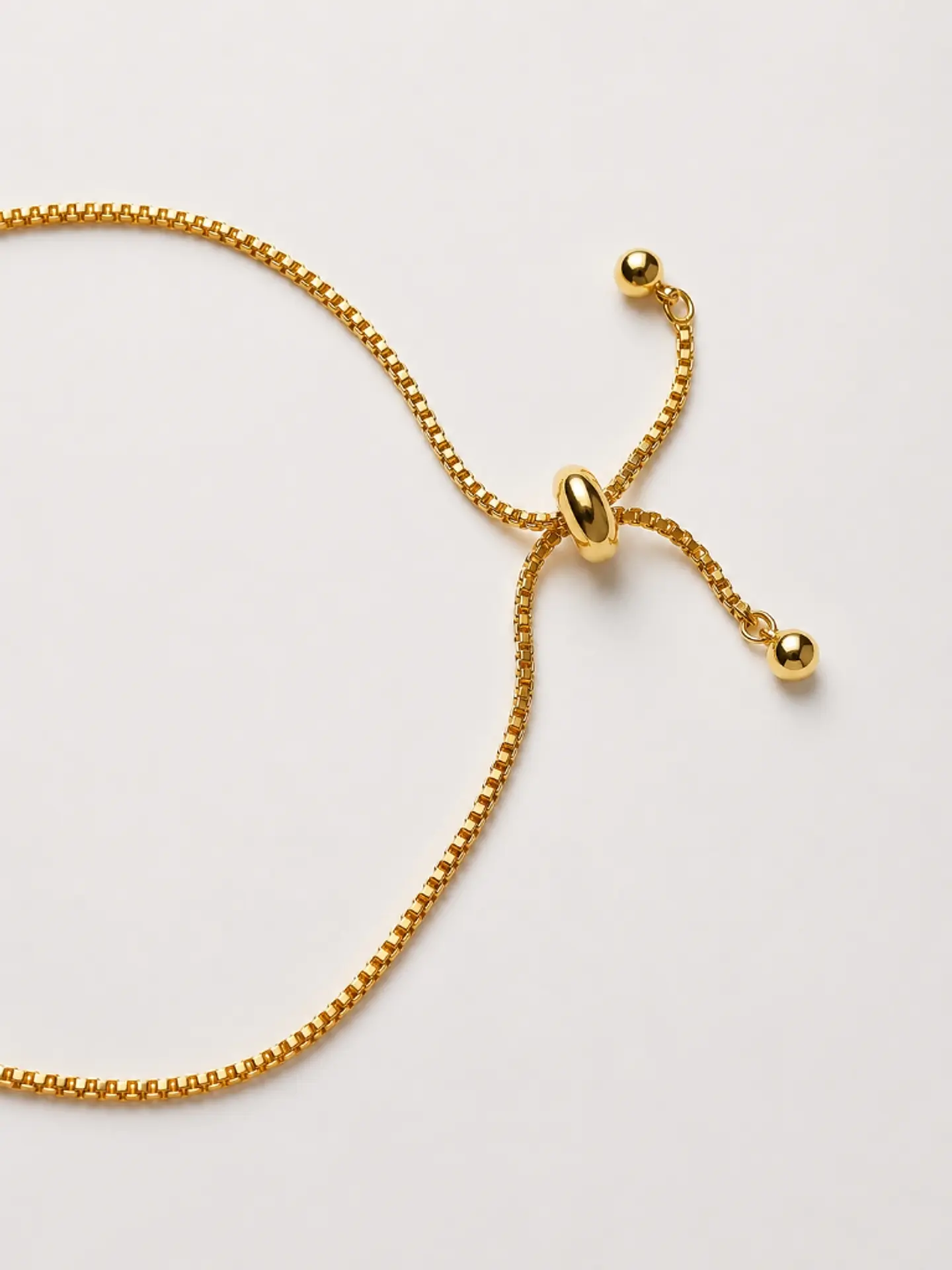 Brazalete chapado en oro con moño de circonita 4