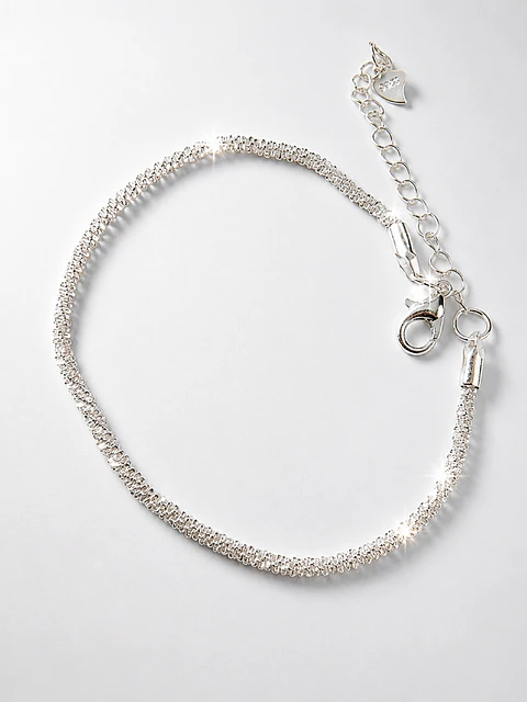 Brazalete plata atemporal pureza brillo