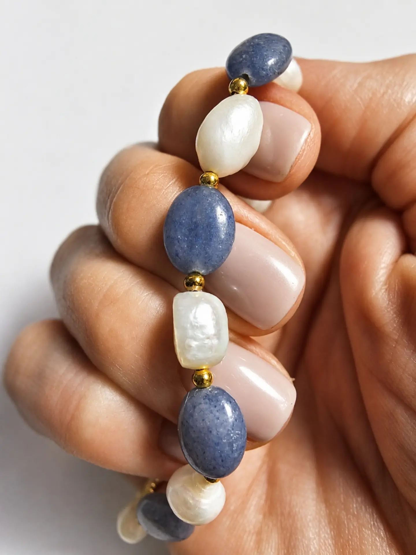 Brazalete perla barroca con piedras azules 3