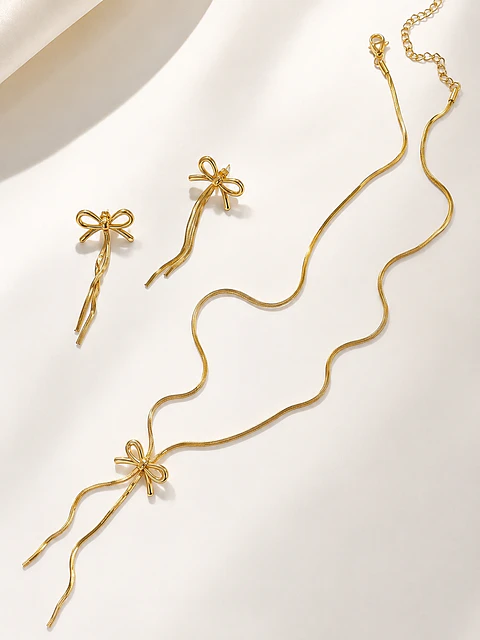 Conjunto dorado moño estilizado