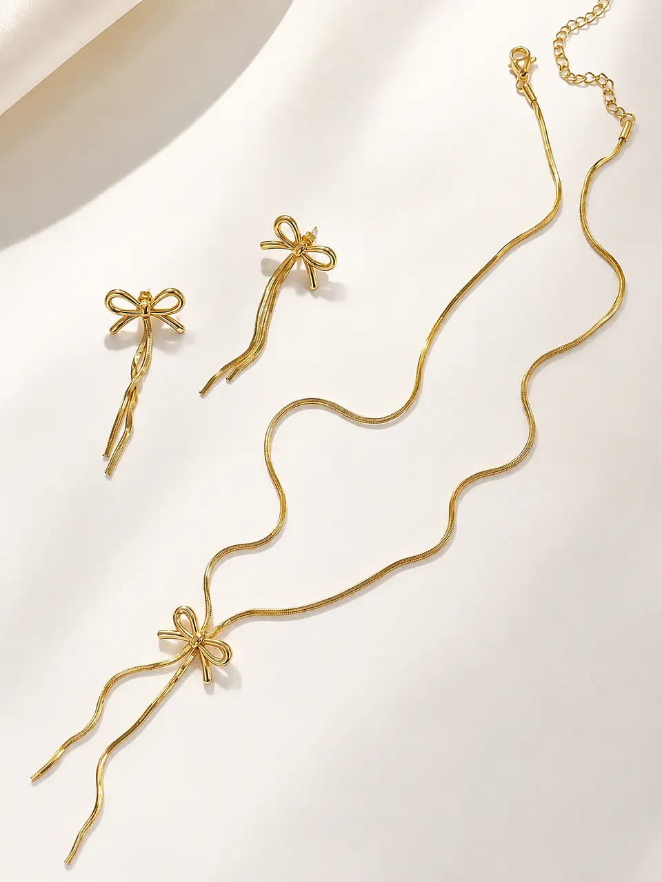 Conjunto dorado moño estilizado 1