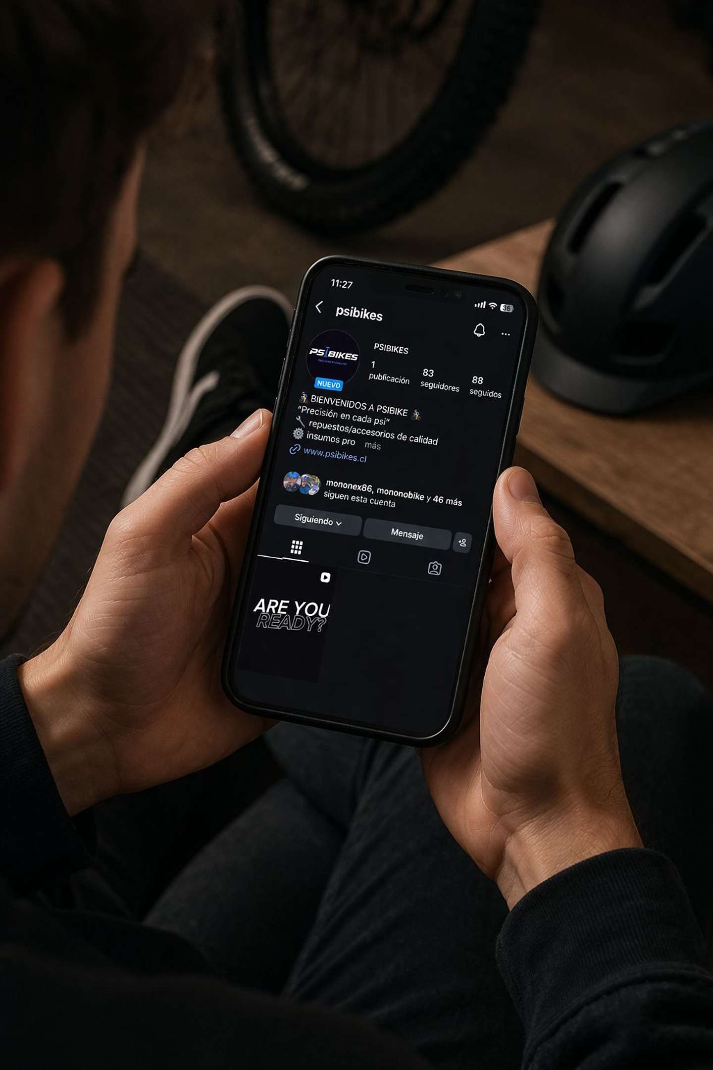 siguenos en nuestro <div>instagram</div>