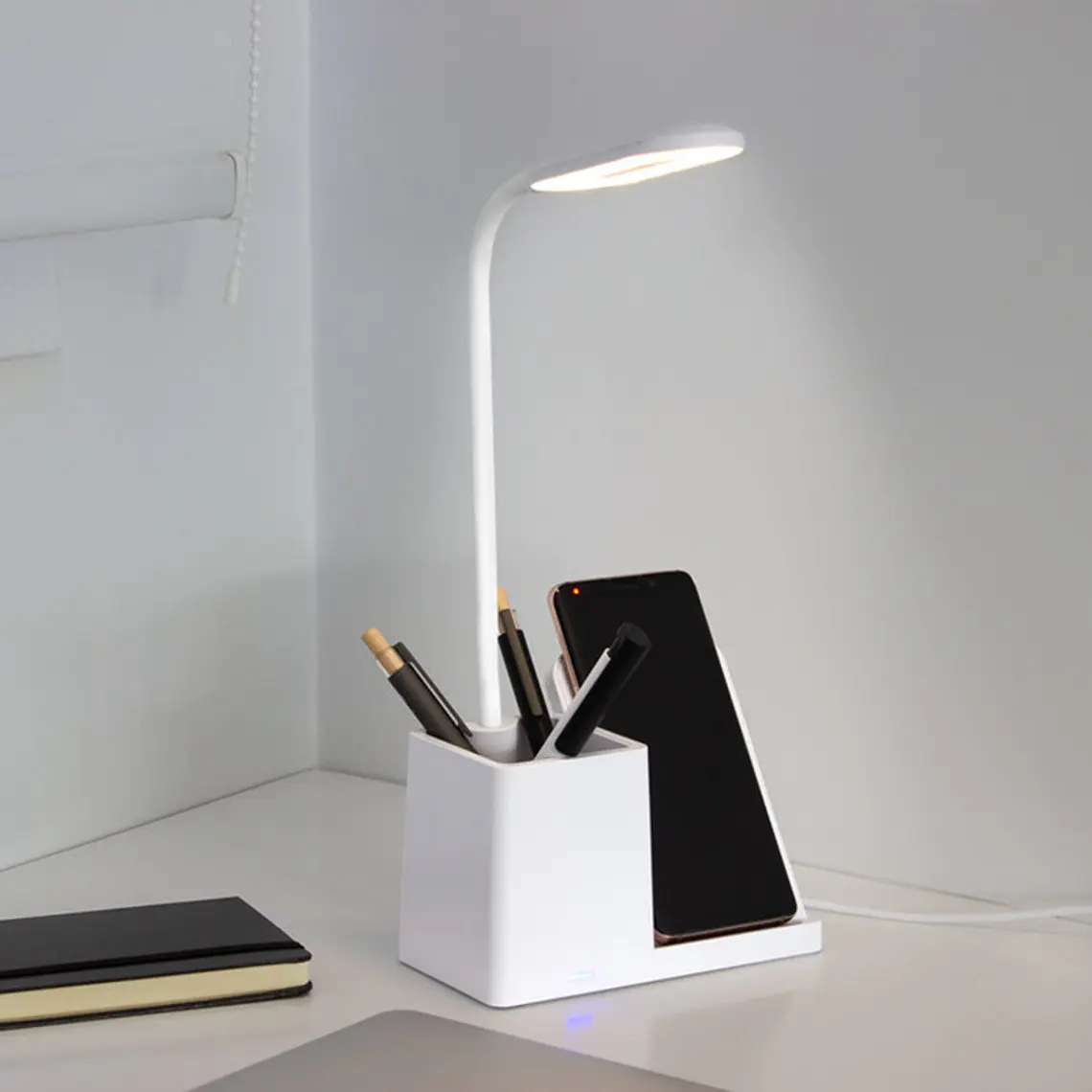 Organizador de escritorio con lámpara 3