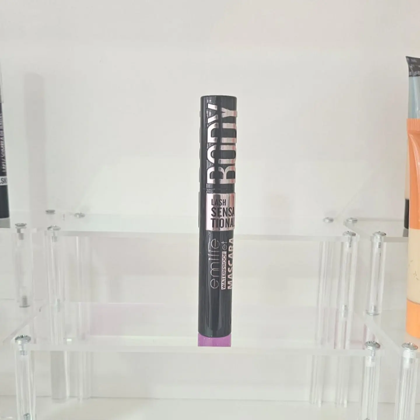 Máscara de pestañas Lash Sensational Body Waterproof - EMILIE 1