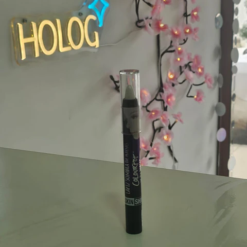 Iluminador en Lapiz Colourpop - SKINSHIMMER