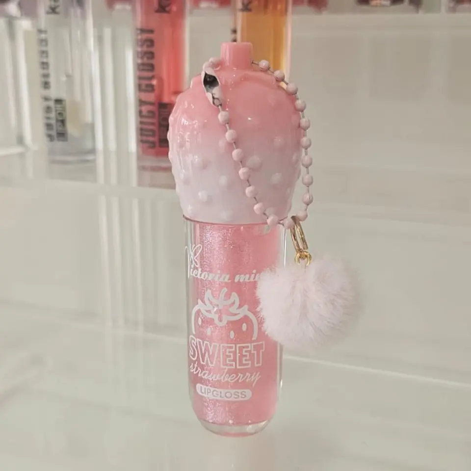 Lip Gloss Sweet Strawberry con Colgante PomPom 1