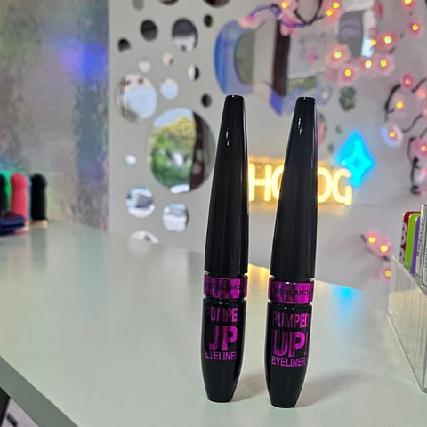 Delineador Negro Pumped Up Eyeliner Pincel