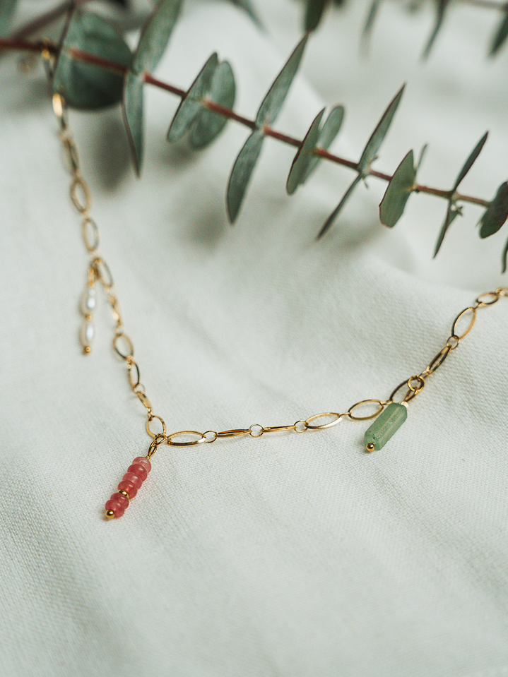 Collar Sweet | Aventurina verde, perlas y ágata rubí 2