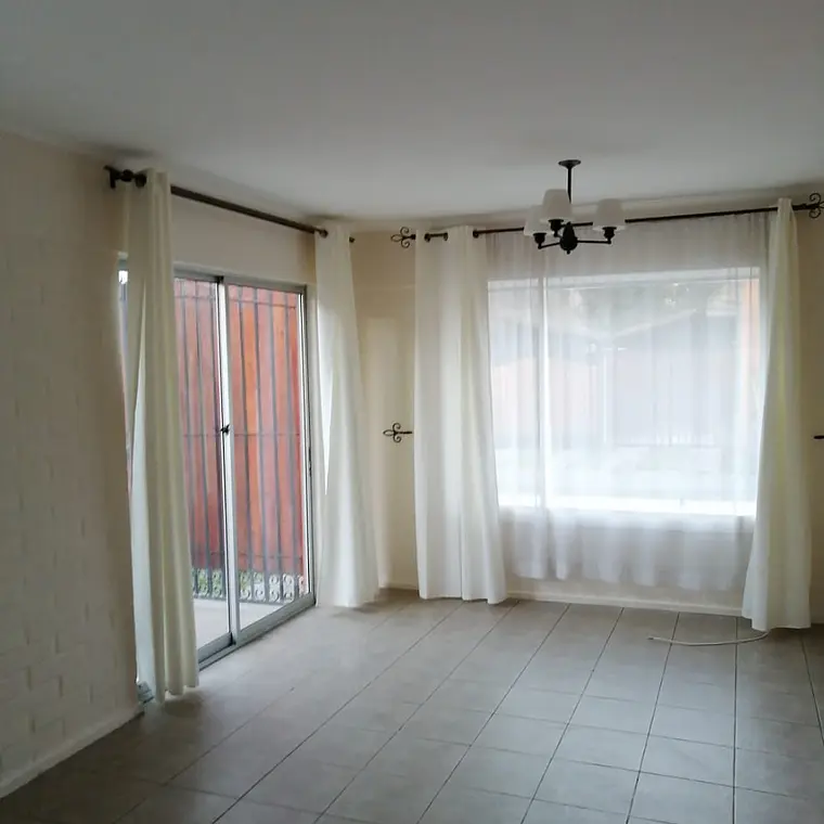 ARRIENDO BELLA Y GRANDE CASA EN CONDOMINIO EN LA CRUZ 3