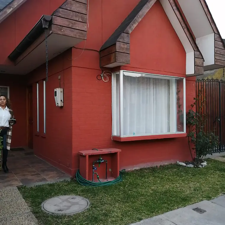 ARRIENDO BELLA Y GRANDE CASA EN CONDOMINIO EN LA CRUZ 7