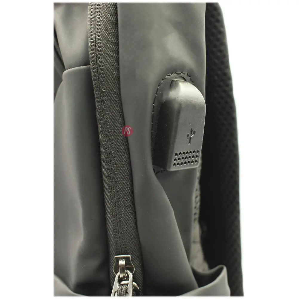 Mochila Negra Impermeable con Cierre Delantero - PS 4