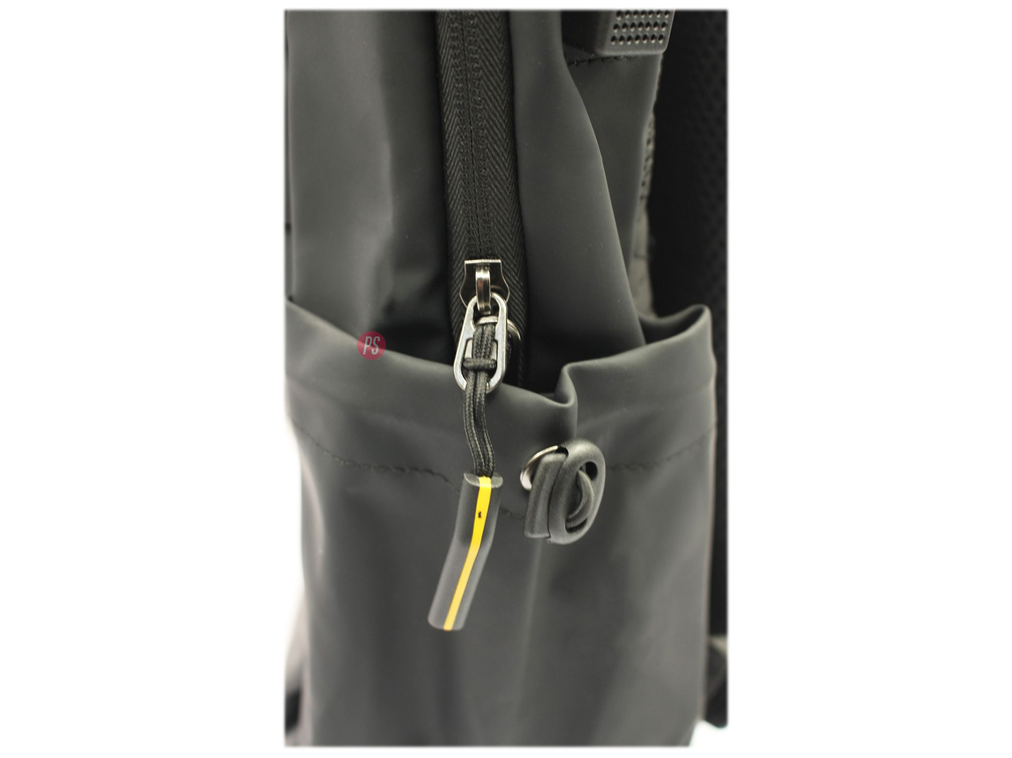 Mochila Negra Impermeable con Cierre Delantero - PS 3