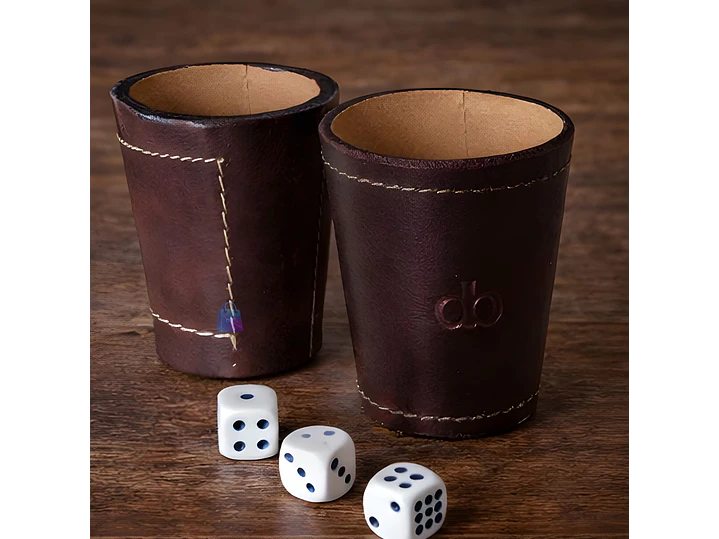 Vaso Cacho Cuero Dommo Burano Café + 5 Dados - PS 4
