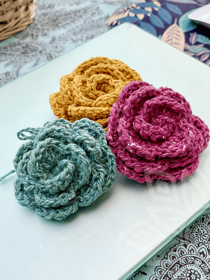 Pinches de flores tejidas a crochet (dos pinches)