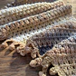 Pañuelo Brigitte crochet tonos beige y gris - Miniatura 2