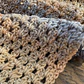Pañuelo Brigitte crochet tonos beige y gris - Miniatura 3