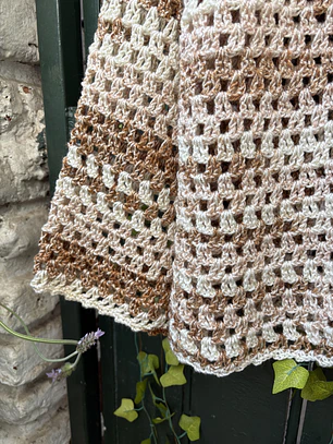 Cardigan tejido a crochet