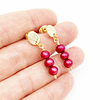 Aros pequeños con perlas naturales color cereza 