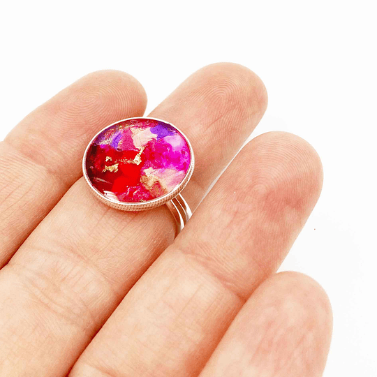 Anillo círculo de resina fucsia