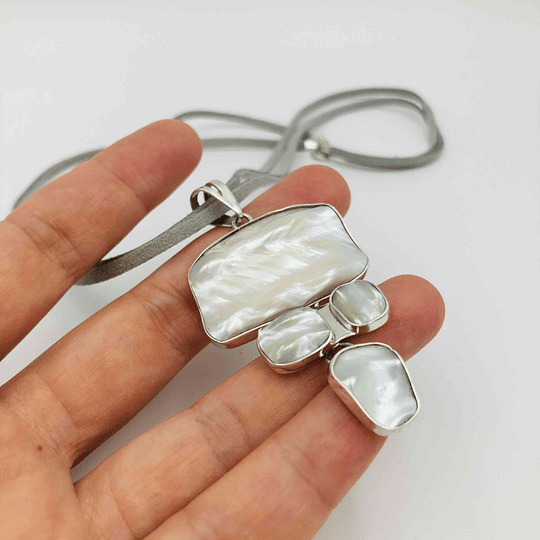 Collar de plata con Nácar natural
