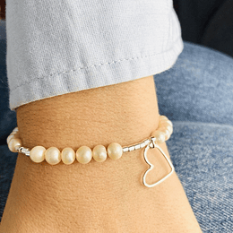 Pulsera perlas y corazón de plata