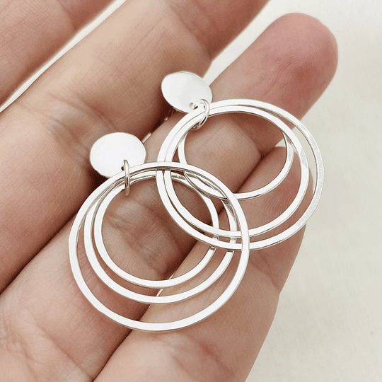 Aros de plata con argollas martilladas