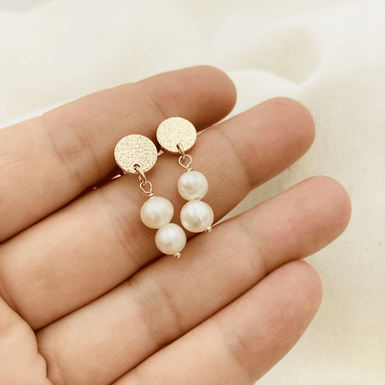 Aros dorados con perlas pequeños