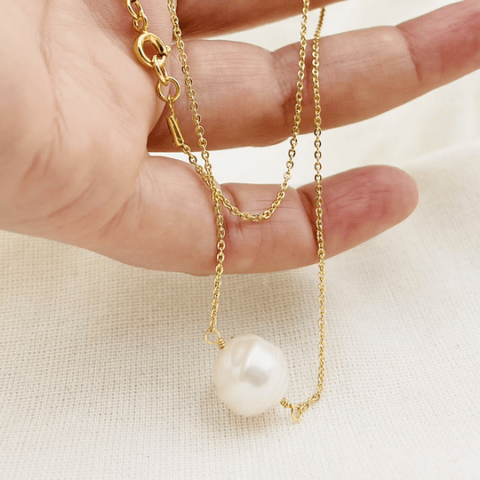 Collar cadena dorada con perla natural