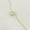 Collar cadena dorada con perla natural