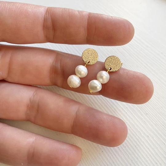 Aros mini dorados con perlas 