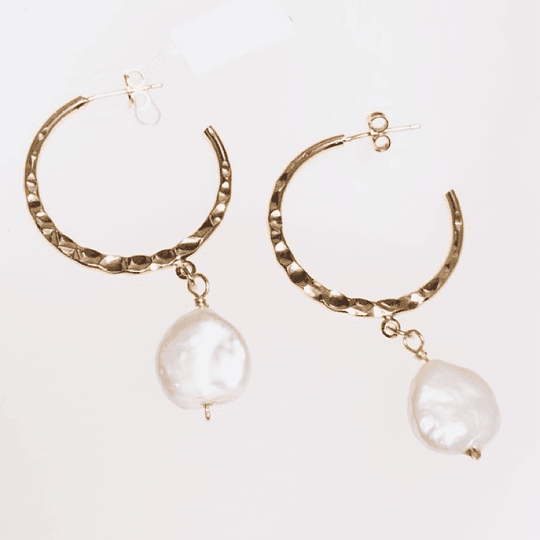 Aros argolla dorada con perla