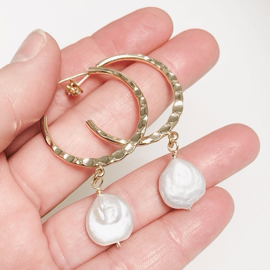 Aros argolla dorada con perla