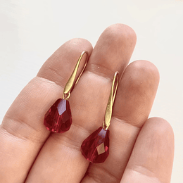 Aros dorados cristal gota roja