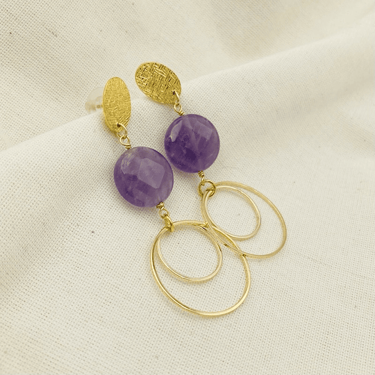Aros largos dorados con Amatista