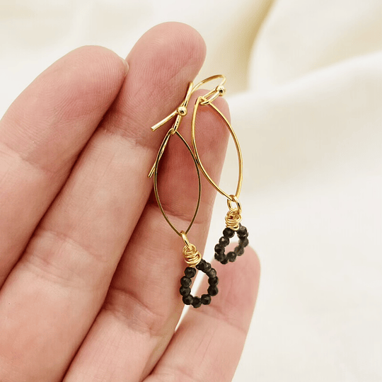 Aros dorados gotas de Obsidiana mini