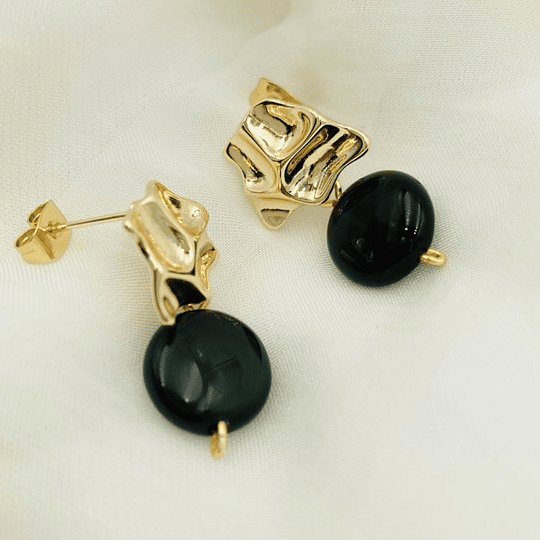 Aros dorados con piedra Obsidiana