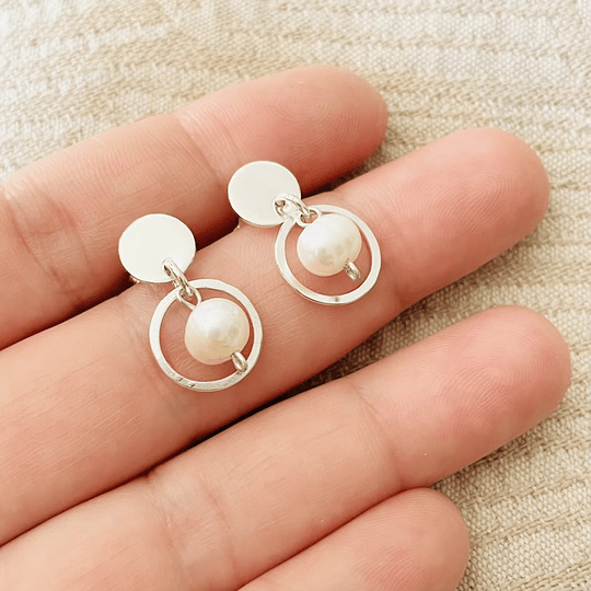 Aros argolla pequeña de plata y perlas