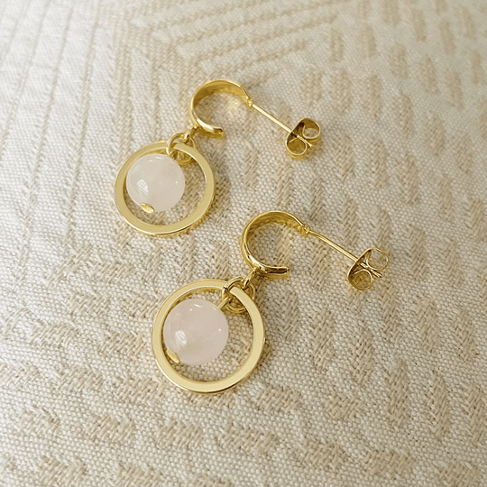 Aros dorados colgantes con Cuarzo