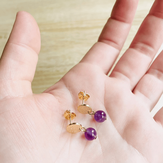 Aros mini dorados con Amatista