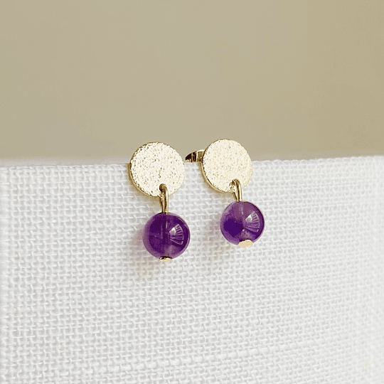 Aros mini dorados con Amatista