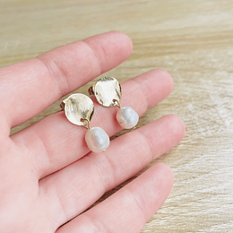 Aros dorados con perla natural