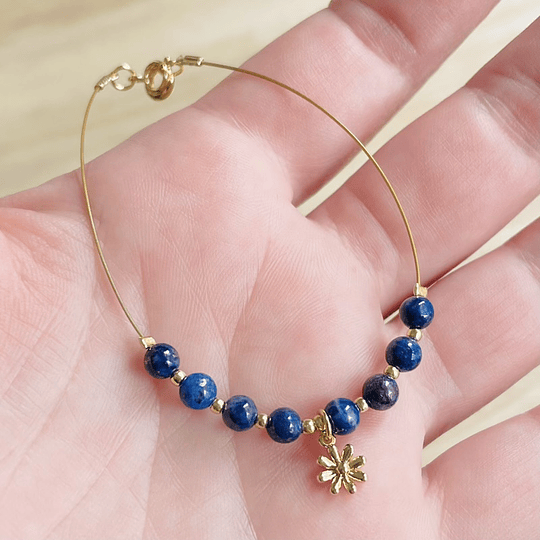 Pulsera Lapislázuli con flor dorada