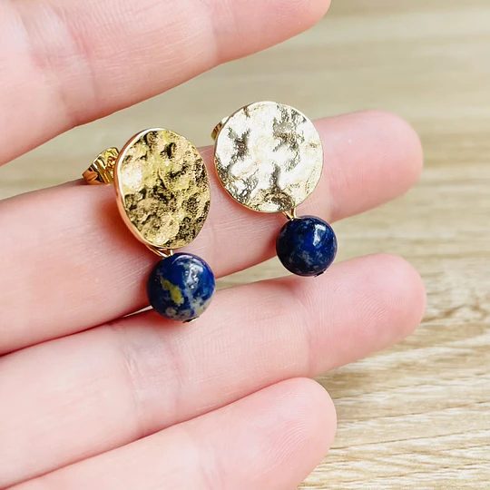 Aros dorados con piedra Lapislázuli