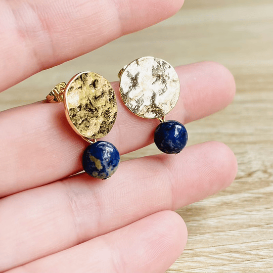 Aros dorados con piedra Lapislazuli