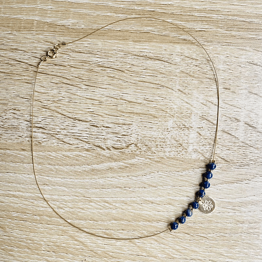 Collar dorado con piedras Lapislázuli