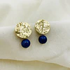 Aros dorados con piedra Lapislázuli