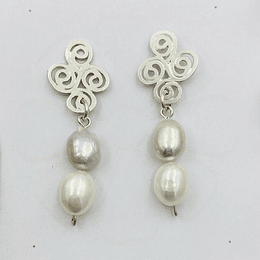 Aros remolinos con perlas naturales