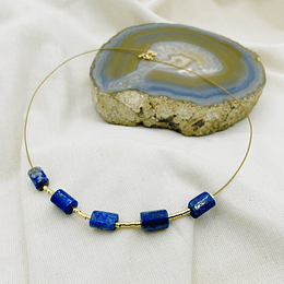 Collar dorado con tubos de Lapislázuli