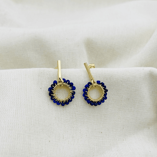 Aros ¨Margarita¨entorchada con Lapislázuli
