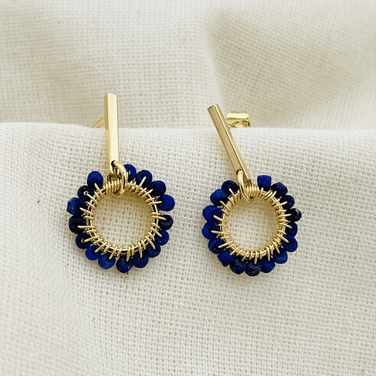 Aros ¨Margarita¨entorchada con Lapislázuli